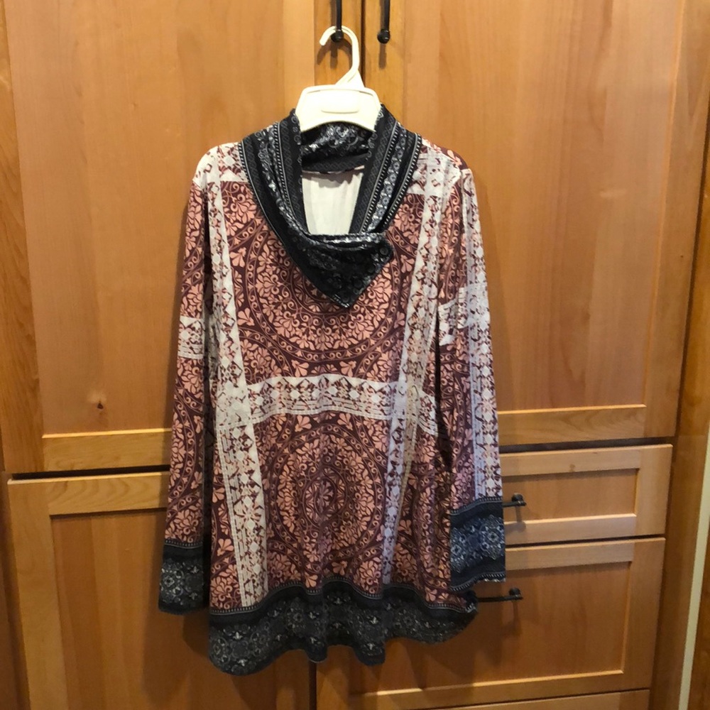 Tunic top, size XL, rust, white, and black.  Azalea by Firmania